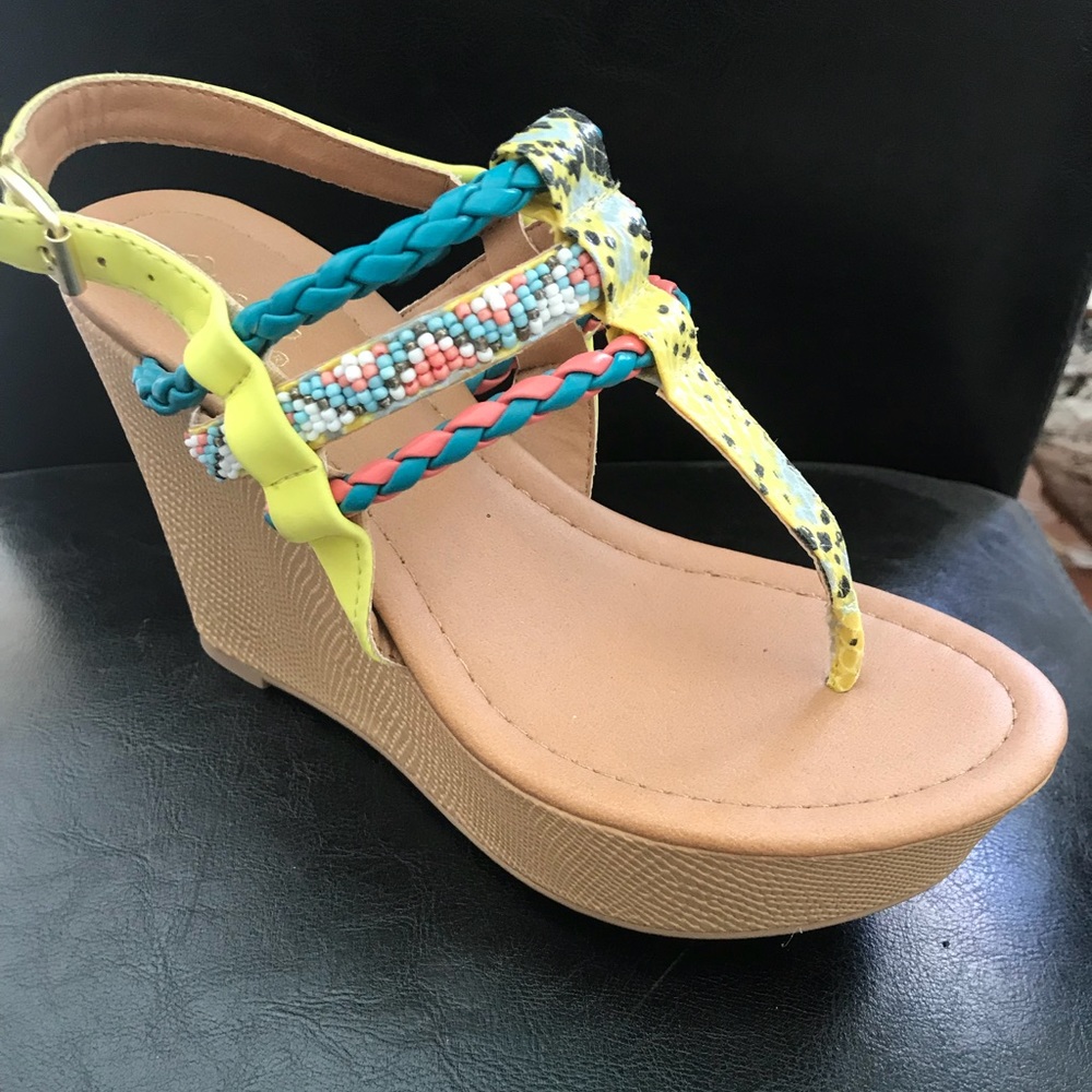 Yellow with turquoise wedge